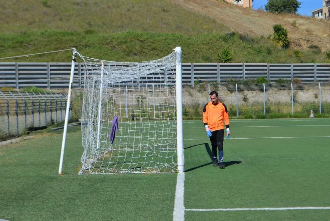 Perché i portieri devono indossare pantaloni lunghi durante gli allenamenti