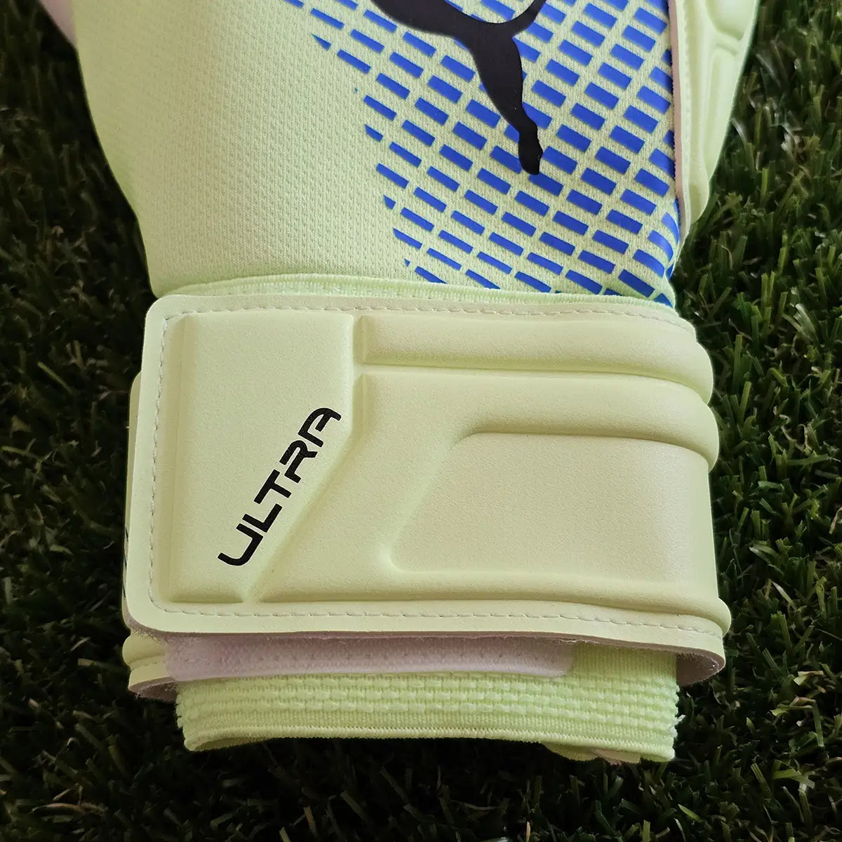 Guanti da portiere Puma Ultra Pro NC Lights Out cinturino