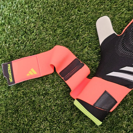 Guanti da portiere Adidas Predator Competition Solar Energy cinturino